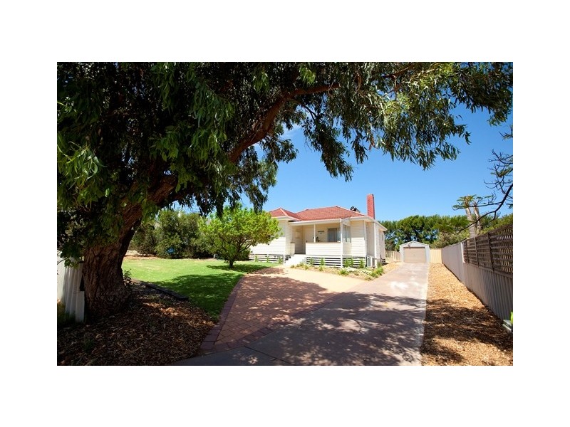 14 Crowther Street, Beachlands WA 6530