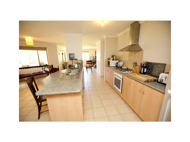 8 Moffatt Place, Tarcoola Beach WA 6530