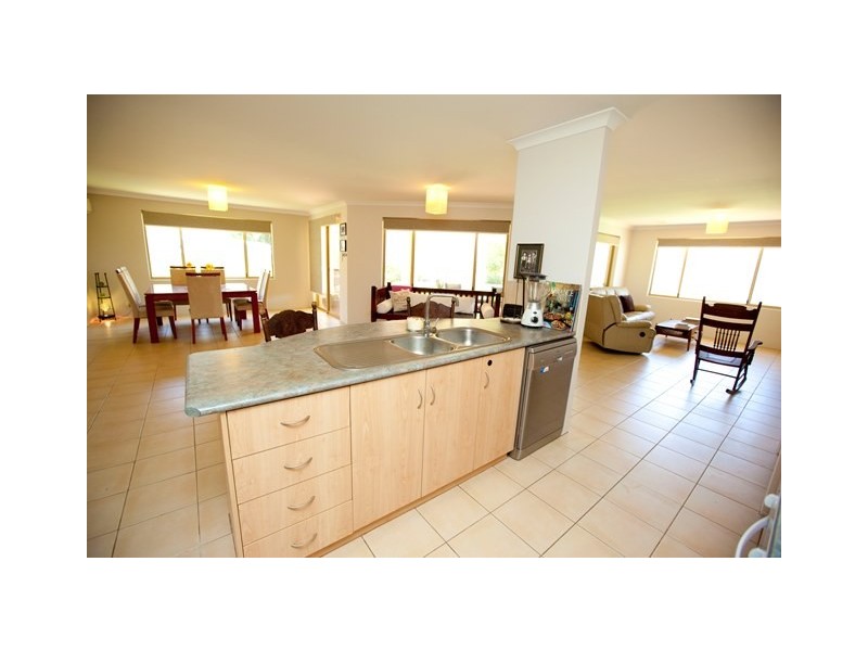 8 Moffatt Place, Tarcoola Beach WA 6530