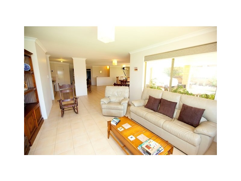 8 Moffatt Place, Tarcoola Beach WA 6530