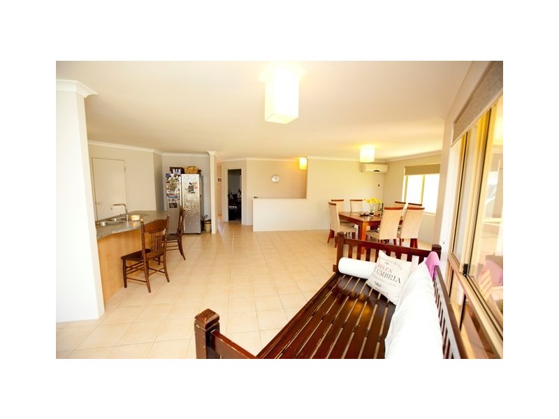 8 Moffatt Place, Tarcoola Beach WA 6530