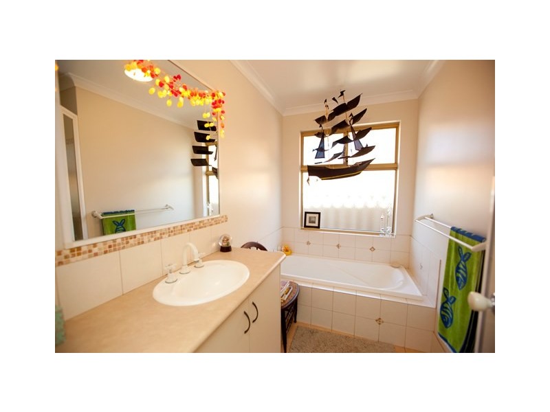 8 Moffatt Place, Tarcoola Beach WA 6530