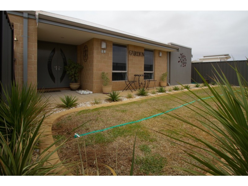 19 Andrew Lane, Waggrakine WA 6530