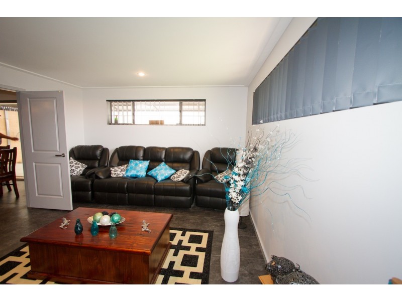 19 Andrew Lane, Waggrakine WA 6530