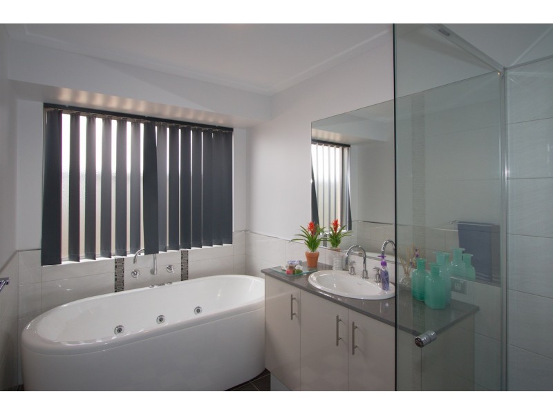 19 Andrew Lane, Waggrakine WA 6530