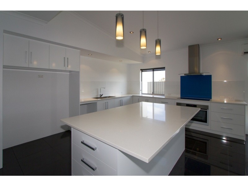 15 Mistral Crest, Drummond Cove WA 6532