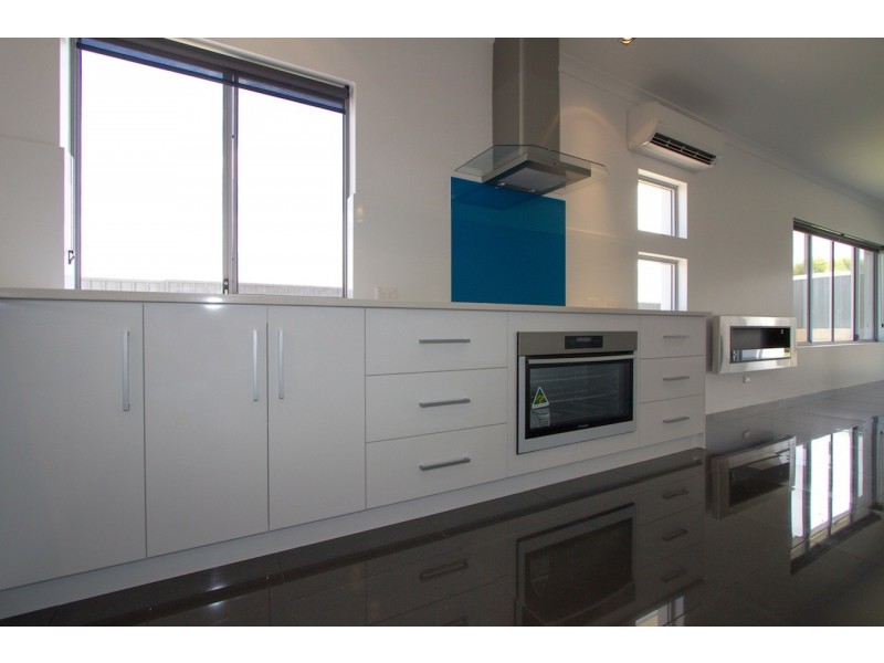 15 Mistral Crest, Drummond Cove WA 6532