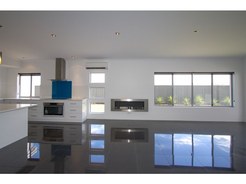 15 Mistral Crest, Drummond Cove WA 6532