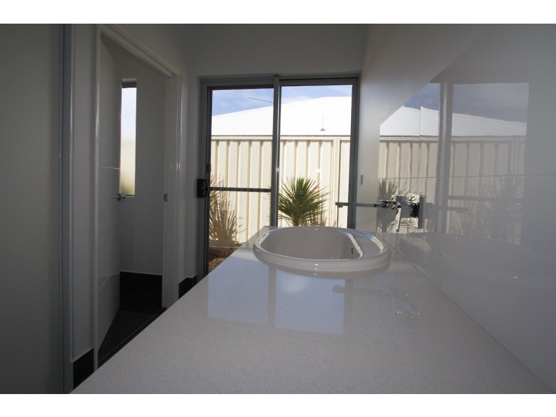 15 Mistral Crest, Drummond Cove WA 6532