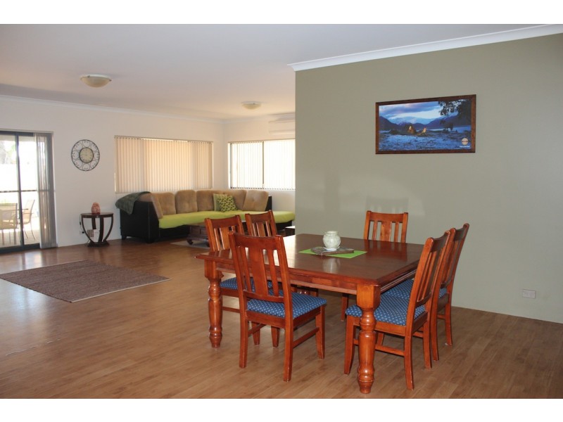 28 Reef Boulevard, Drummond Cove WA 6532