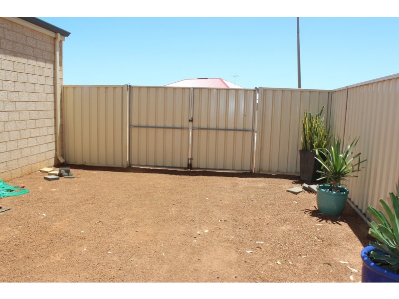 28 Reef Boulevard, Drummond Cove WA 6532