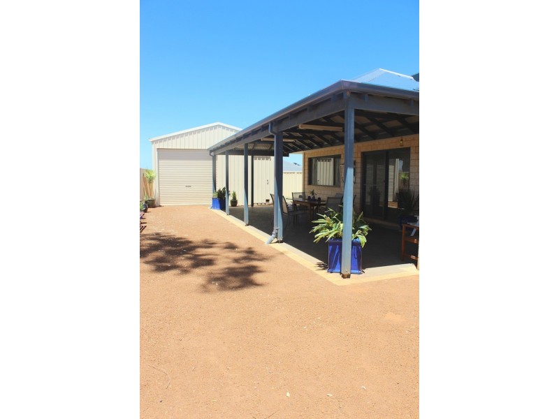 28 Reef Boulevard, Drummond Cove WA 6532