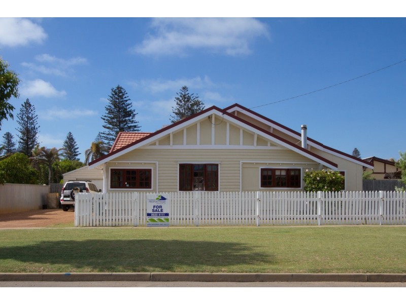 180 Shenton Street, Beachlands WA 6530