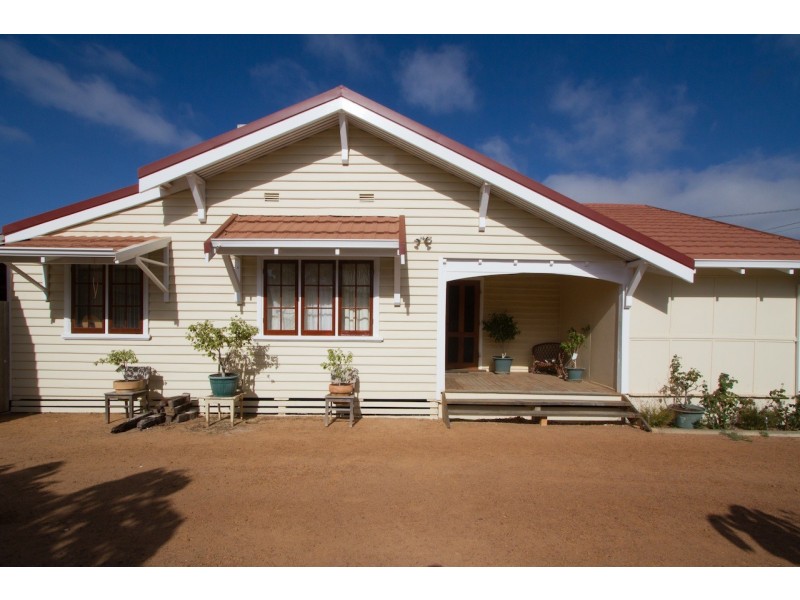 180 Shenton Street, Beachlands WA 6530