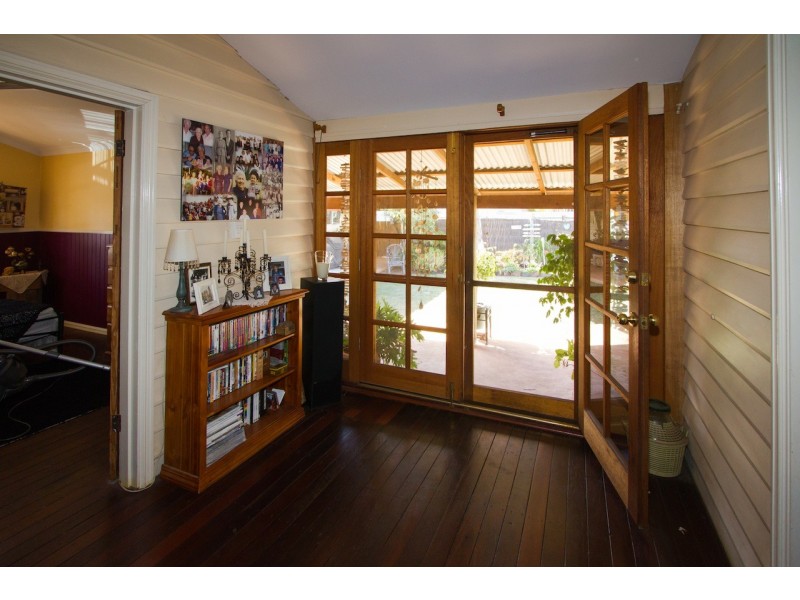 180 Shenton Street, Beachlands WA 6530