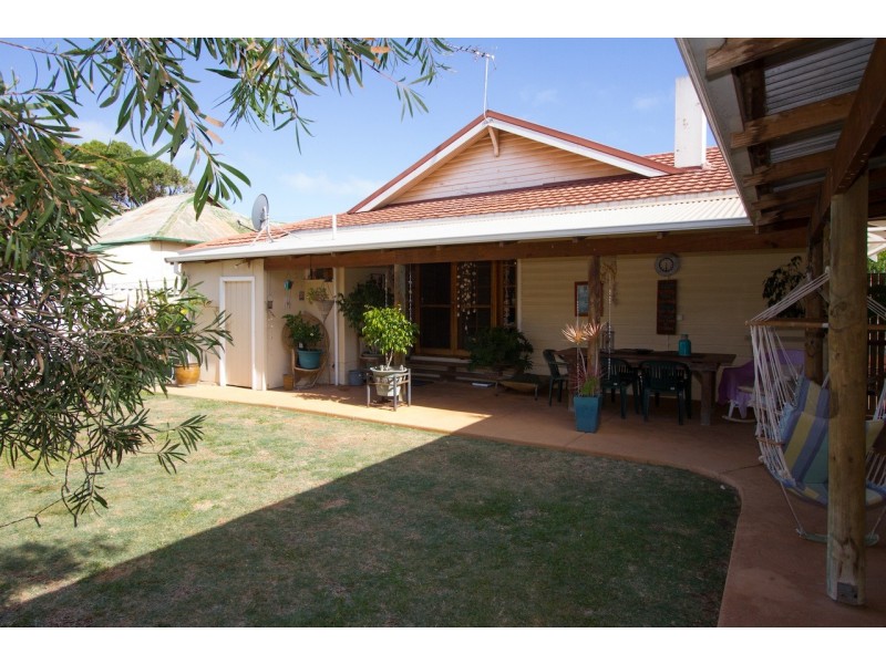 180 Shenton Street, Beachlands WA 6530