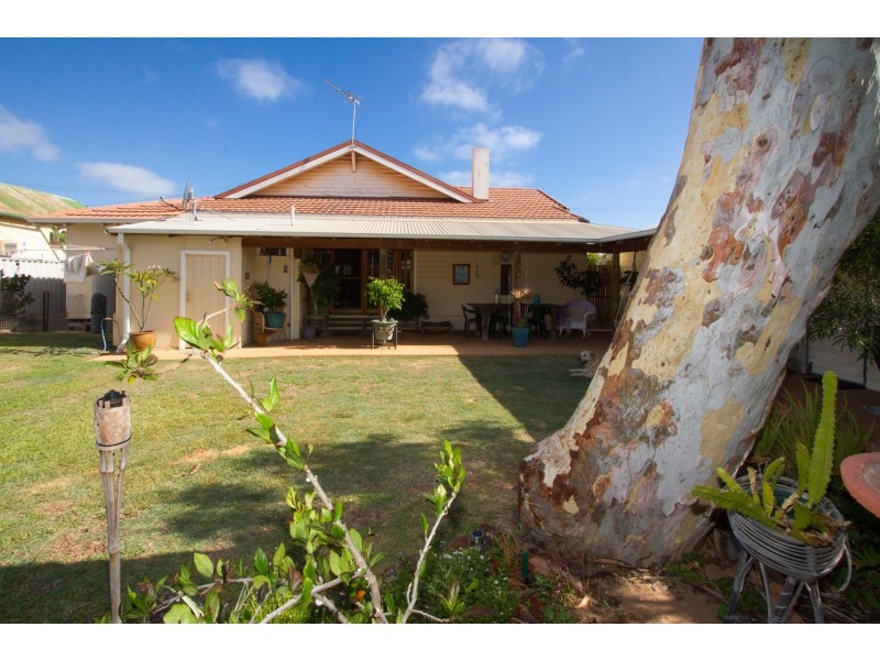 180 Shenton Street, Beachlands WA 6530