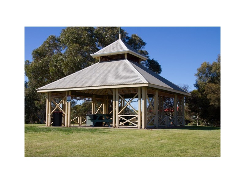 31 Strathalbyn Road, Strathalbyn WA 6530