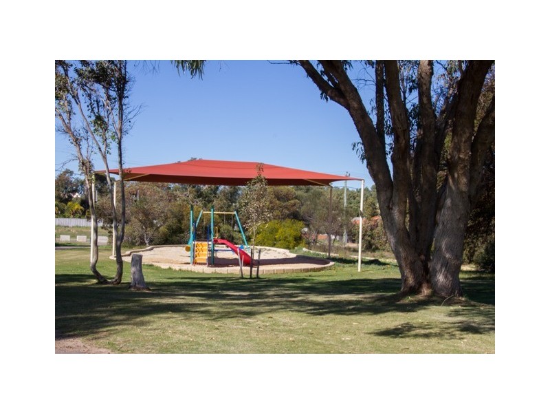 31 Strathalbyn Road, Strathalbyn WA 6530