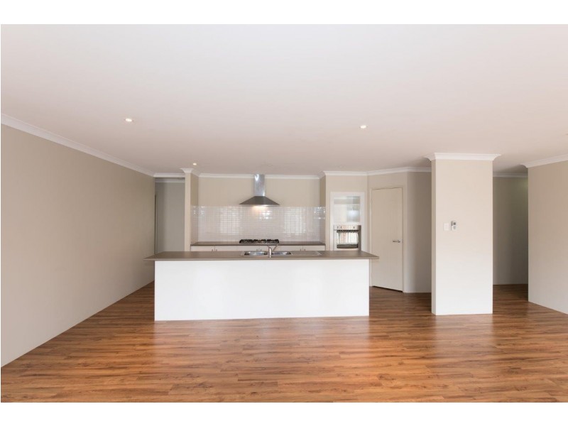 8 Half Moon Drive, Waggrakine WA 6530