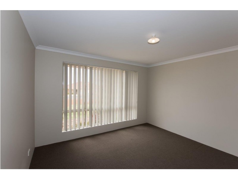 8 Half Moon Drive, Waggrakine WA 6530