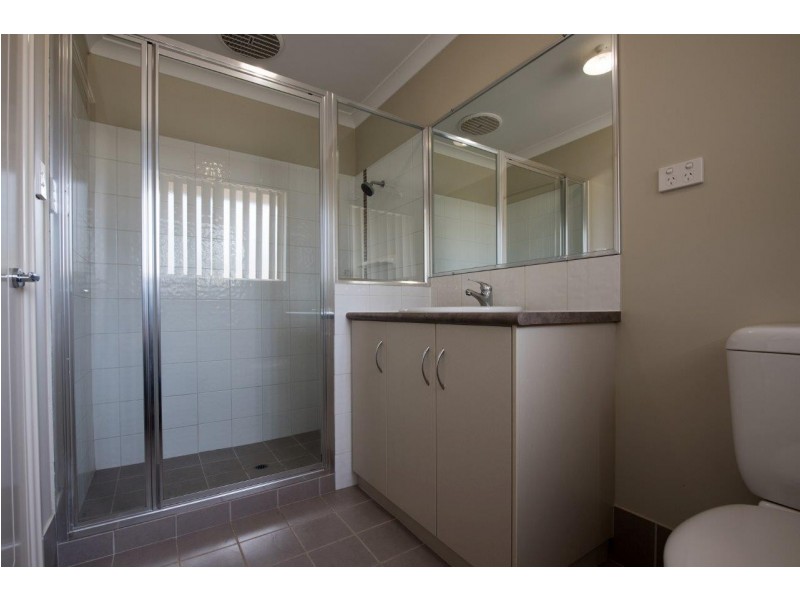 8 Half Moon Drive, Waggrakine WA 6530