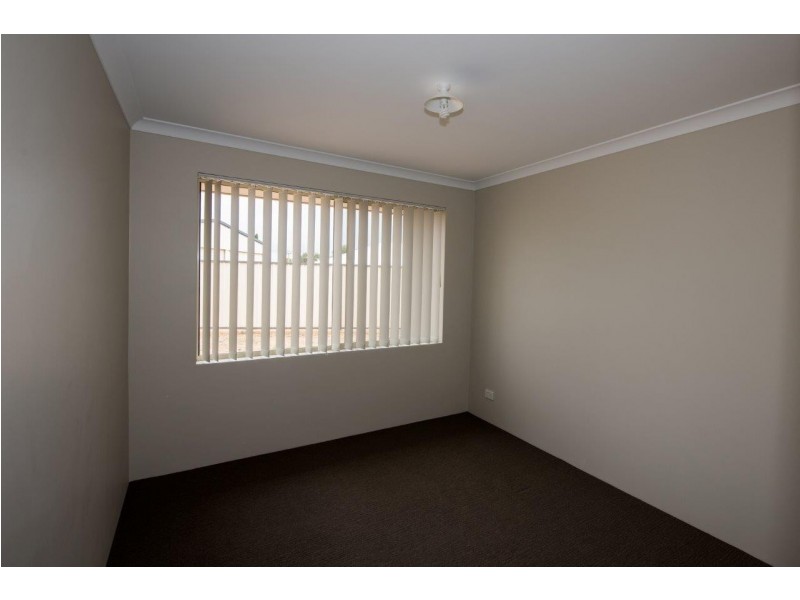 8 Half Moon Drive, Waggrakine WA 6530