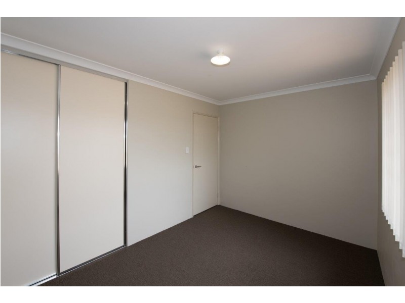 8 Half Moon Drive, Waggrakine WA 6530