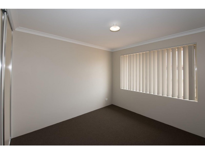 8 Half Moon Drive, Waggrakine WA 6530