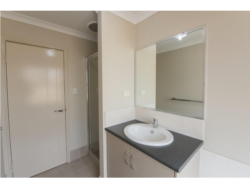 8 Half Moon Drive, Waggrakine WA 6530