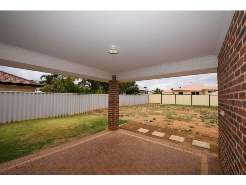 8 Half Moon Drive, Waggrakine WA 6530