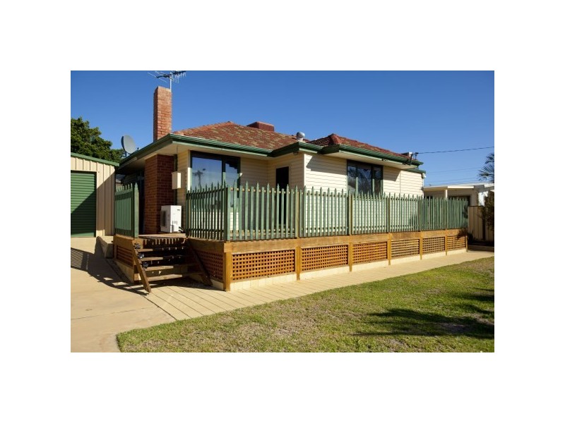 6 Crabbe Street, Rangeway WA 6530