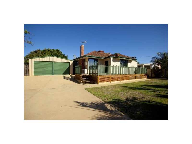 6 Crabbe Street, Rangeway WA 6530