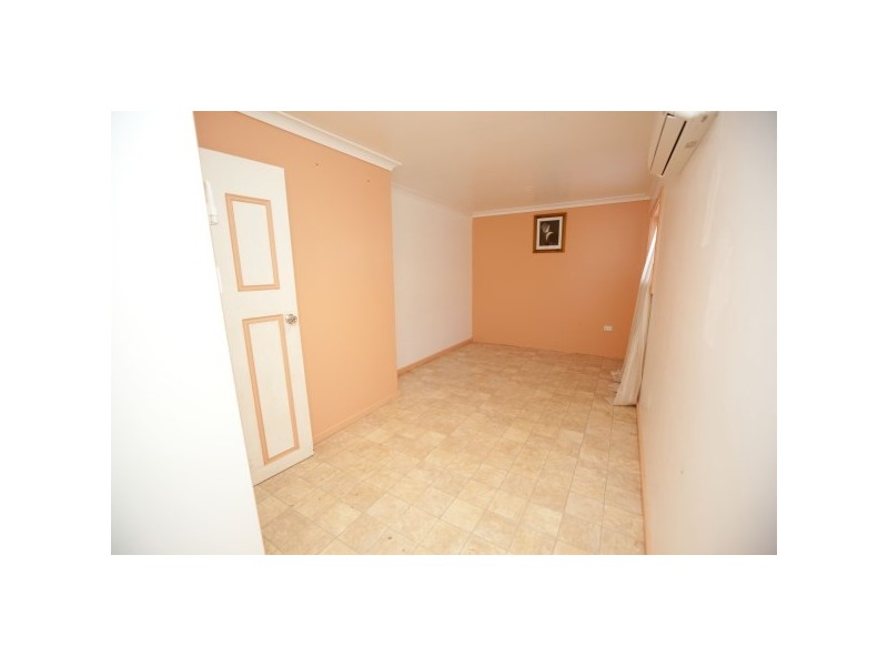 6 Crabbe Street, Rangeway WA 6530