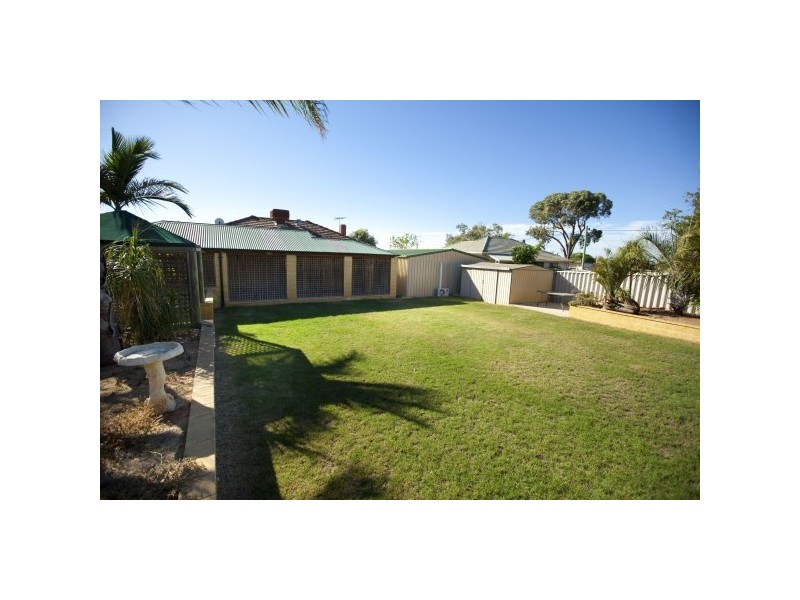 6 Crabbe Street, Rangeway WA 6530