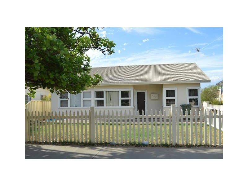 207A Fifth Street, Wonthella WA 6530