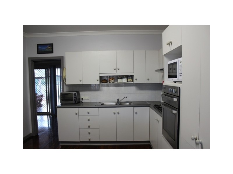 207A Fifth Street, Wonthella WA 6530