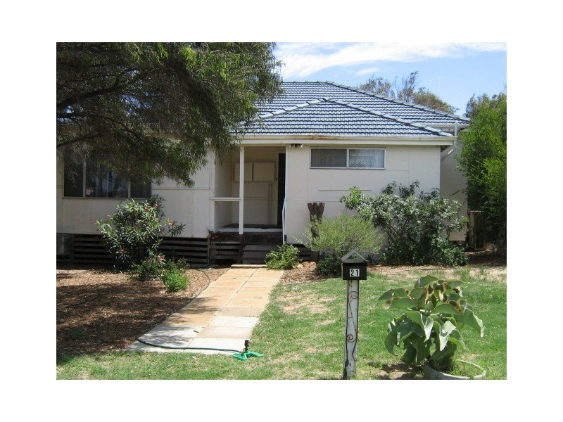 21 Dampier Street, Beachlands WA 6530