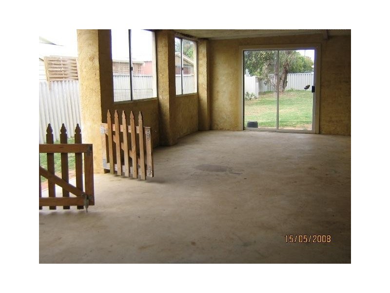 220 Second Street, Wonthella WA 6530