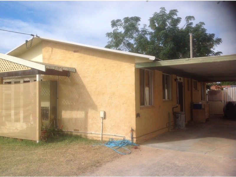 220 Second Street, Wonthella WA 6530