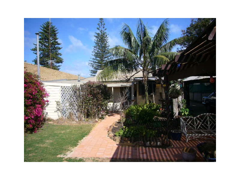 13 Burges Street, Beachlands WA 6530