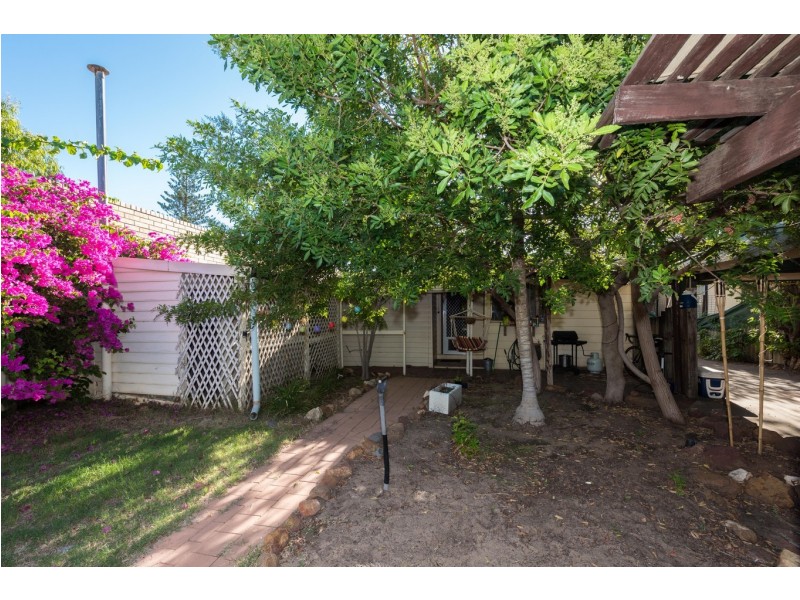 13 Burges Street, Beachlands WA 6530