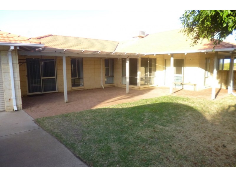 2 Dakin Cove, Wandina WA 6530