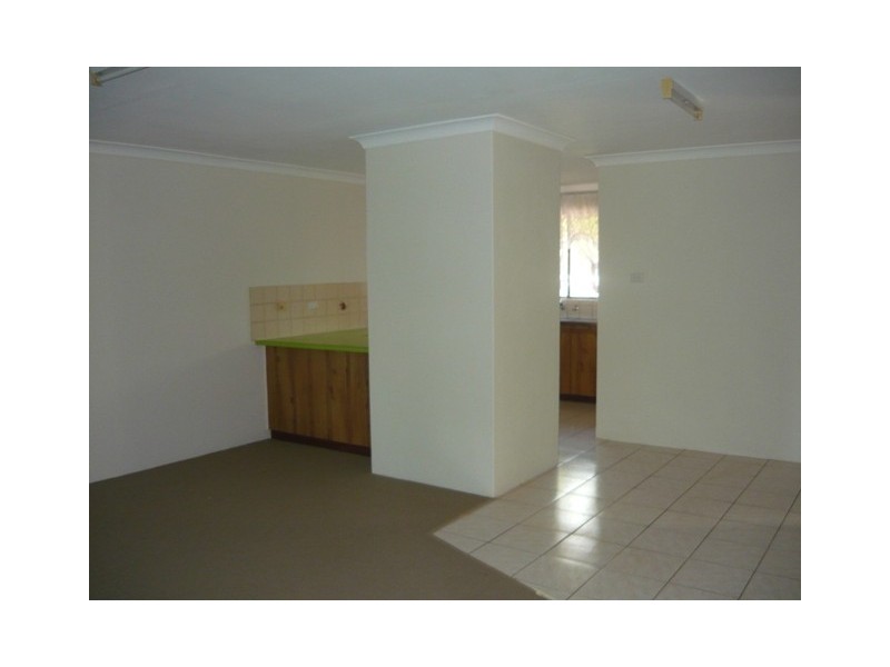 2/8 Weeks Court, Rangeway WA 6530