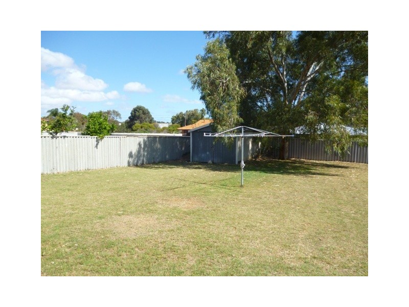 17 Houtman Street, Wonthella WA 6530