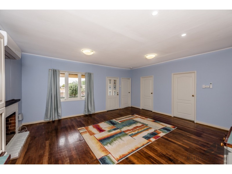 3 Bradley Street, Beachlands WA 6530