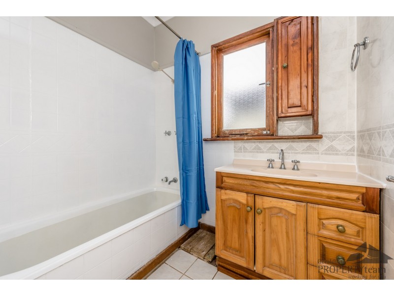 3 Bradley Street, Beachlands WA 6530