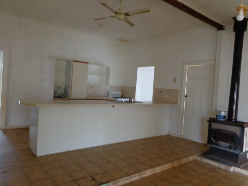 228 Second Street, Wonthella WA 6530