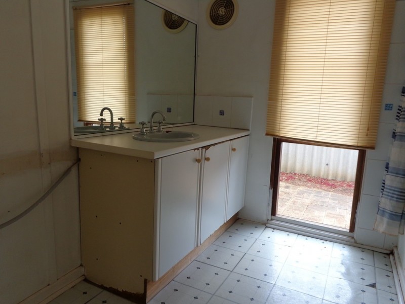 228 Second Street, Wonthella WA 6530