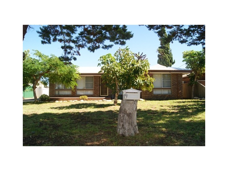 19 Hale Road, Rangeway WA 6530